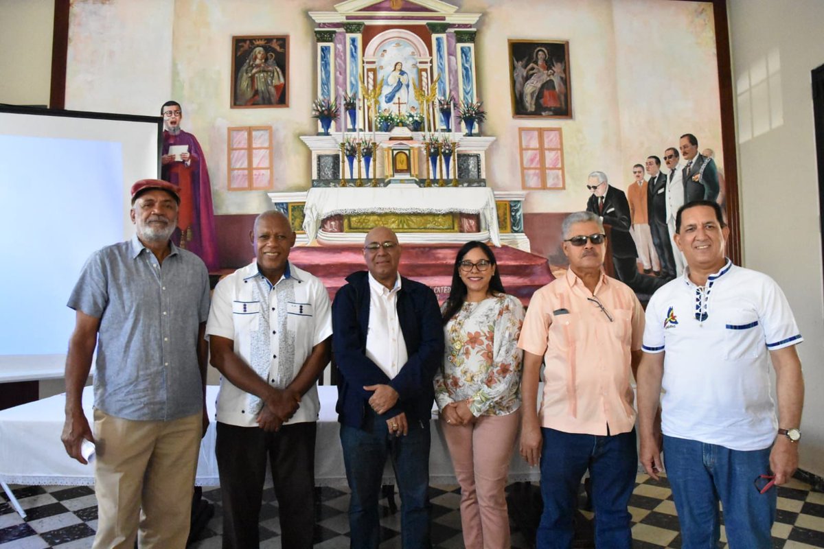 Tercer Encuentro Nacional Socioambiental: "El Agua nos une".

Los maestros Luis Carvajal, Eleuterio Martínez y Milton Martínez, coordinador general y miembros de la Comisión Ambiental UASD, respectivamente, participaron en este exitoso encuentro celebrado en La Vega.