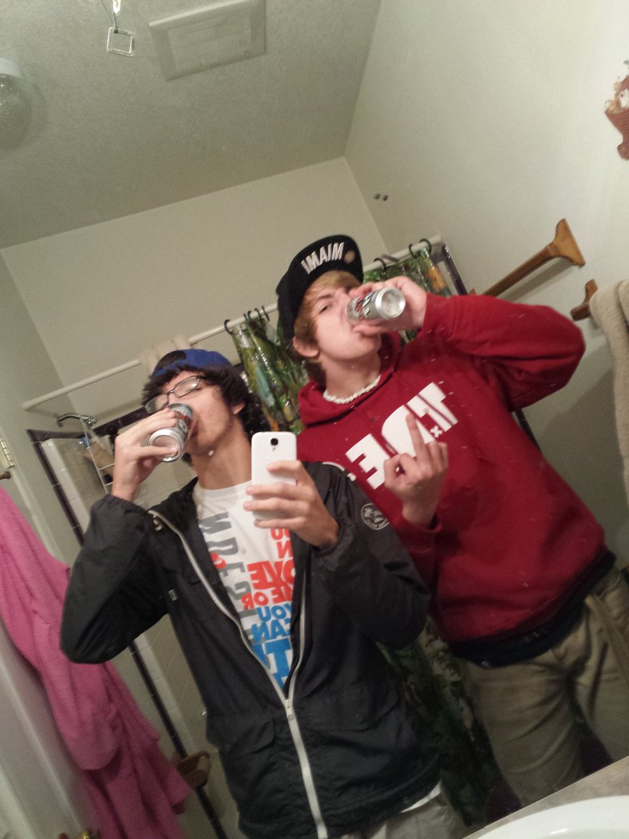 FuckNoraa's tweet photo. Happy birthday brother @FuckRelyk 🎂
All of these pictures are over 10 years old now 😅😂 https://t.co/PCZopPtDg3