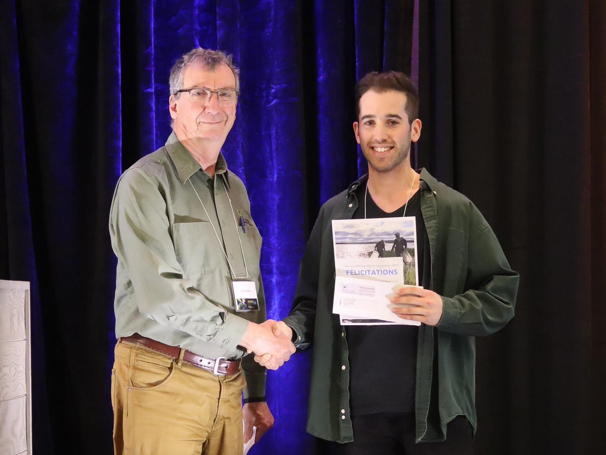 This April 25th, Patrice Blaney received a grant from the Fondation Héritage Faune worth $2,000 at the annual convention of the <a href="/FederationCP/">FédéCP</a> for his project on Walleye’s life cycle 🐟
Congrats ! We’re so proud ! 🎉

Read the summary here:
fedecp.com/nouvelles/2023…