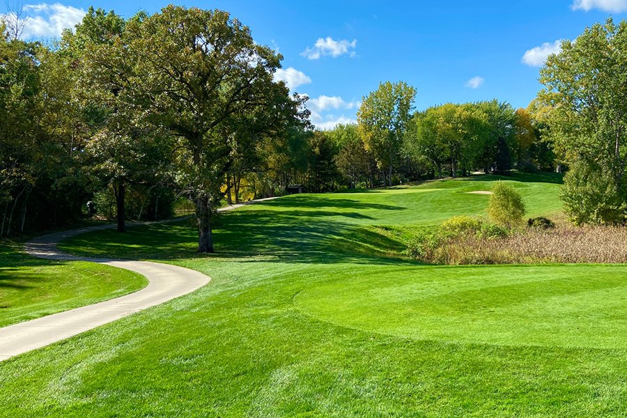 VisitIGH's tweet image. Hit the links in Inver Grove Heights!  Inver Grove Heights is a great golf destination for golfers of all types and abilities: you can play 9 or 18 holes at beautiful local courses, go disc golfing, or try out foot golf. #GolfInverGroveHeights #VisitIGH  visitigh.com/hit-the-links-…