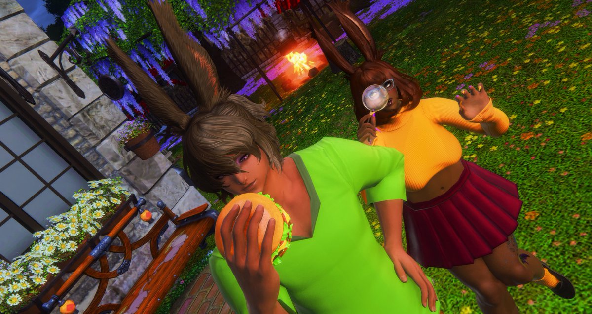 'What a mysterious burger you got there, mind if I take a snif-, I mean look?' 

 #Viera | #Rava | #MelanatedViera | #Reshade | #GPOSERS | #GamerCouple