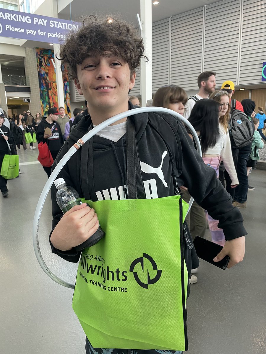StThomasRD's tweet photo. Today some of our Grade 9 students travelled to Edmonton to the Skills Trades day. They had lots of hands on experiences while learning about a variety of trades. @rdcrs https://t.co/a9fBtymf0p