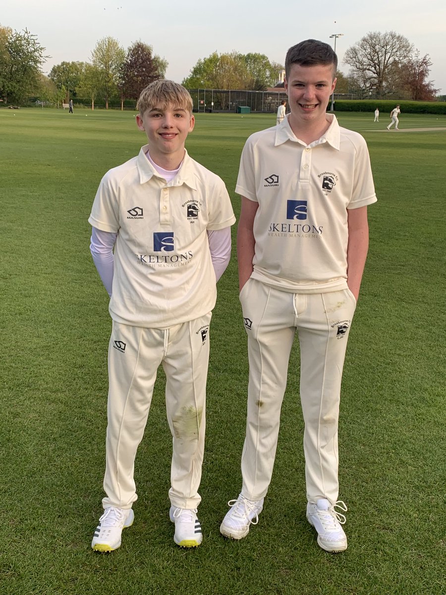 BoyinBroxbourne's tweet photo. Great opening stand of 98 for ⁦@BroxbourneCC⁩ U14’s for Lewie and Albert, both retired 40 not out, in our first game. We fell 12 runs short but a fantastic team effort. 👏🏏 #cricket #newbatworks https://t.co/T3ctkj6urT