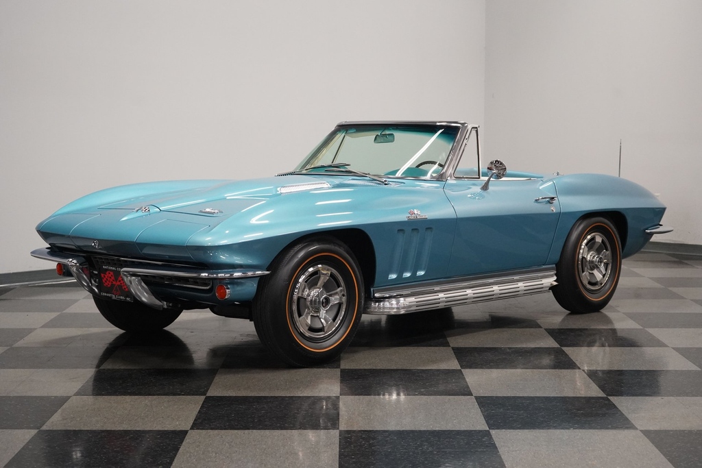 streetsidecars's tweet photo. This 1966 #Chevrolet #Corvette #L72 427 #Convertible features an L72 427 #V8 paired with a 4-speed manual transmission. View the full listing here: https://t.co/1bGJNlzQHN https://t.co/a61NE5hZtP