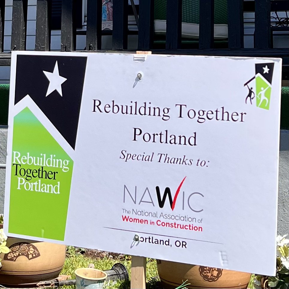 jojoyceharris's tweet photo. Having had my first volunteering experience with @nawicpdx54 for Rebuilding Together Portland, it was a real team effort and super glad to be a part of such a great organization making an impact in the Portland community. #nawic54 #rebuildpdx 
📸 @jordanarharris, @nawicpdx54 https://t.co/a17kf30lTV
