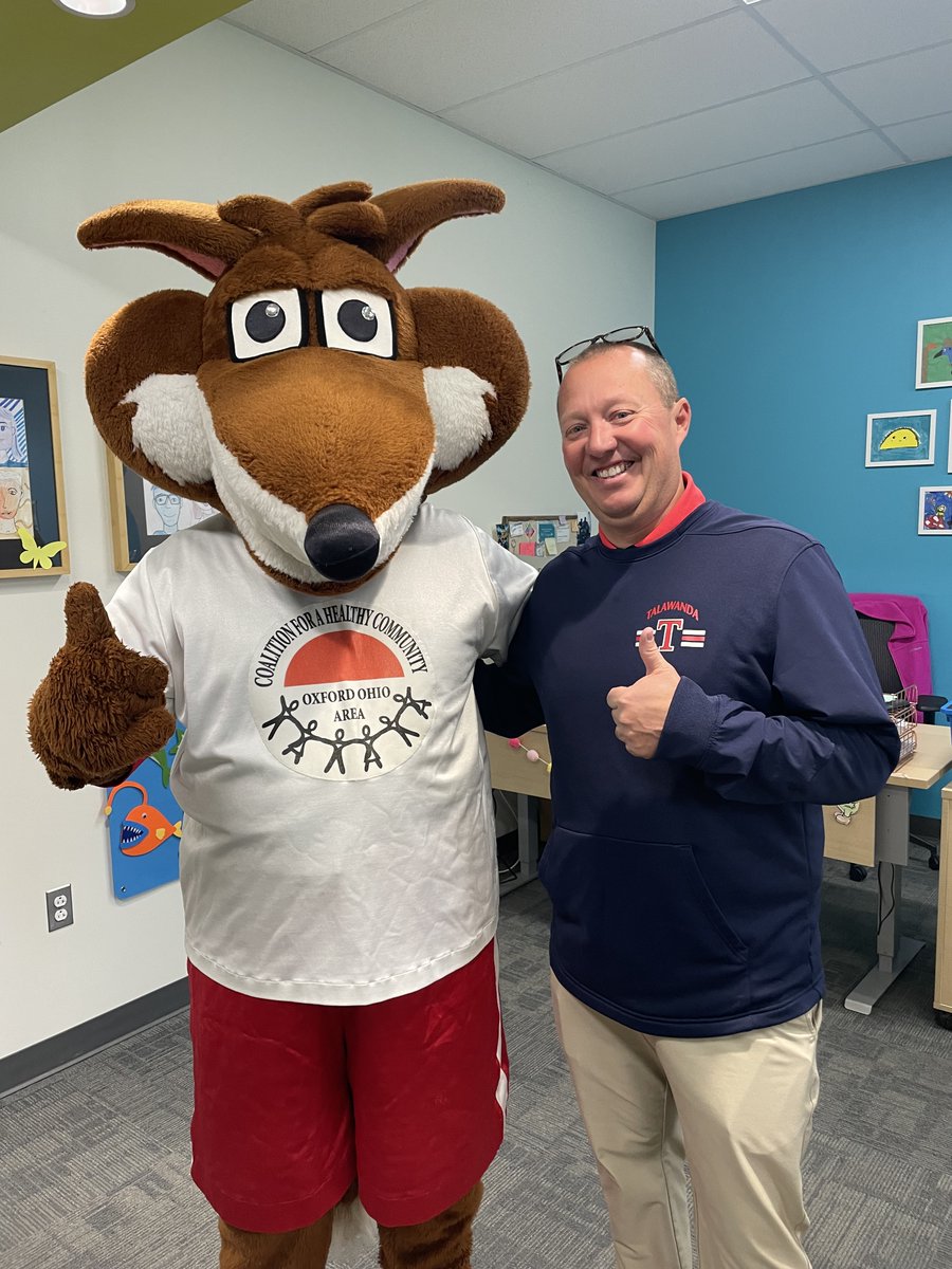 MrMerzTSD's tweet photo. Thank you, Rox for meeting and greeting our @Kramer_TSD students and families today! Thank you for stopping by the office and saying hello! #TeamTalawanda #prepareandeducate #community https://t.co/QdeftPxGod