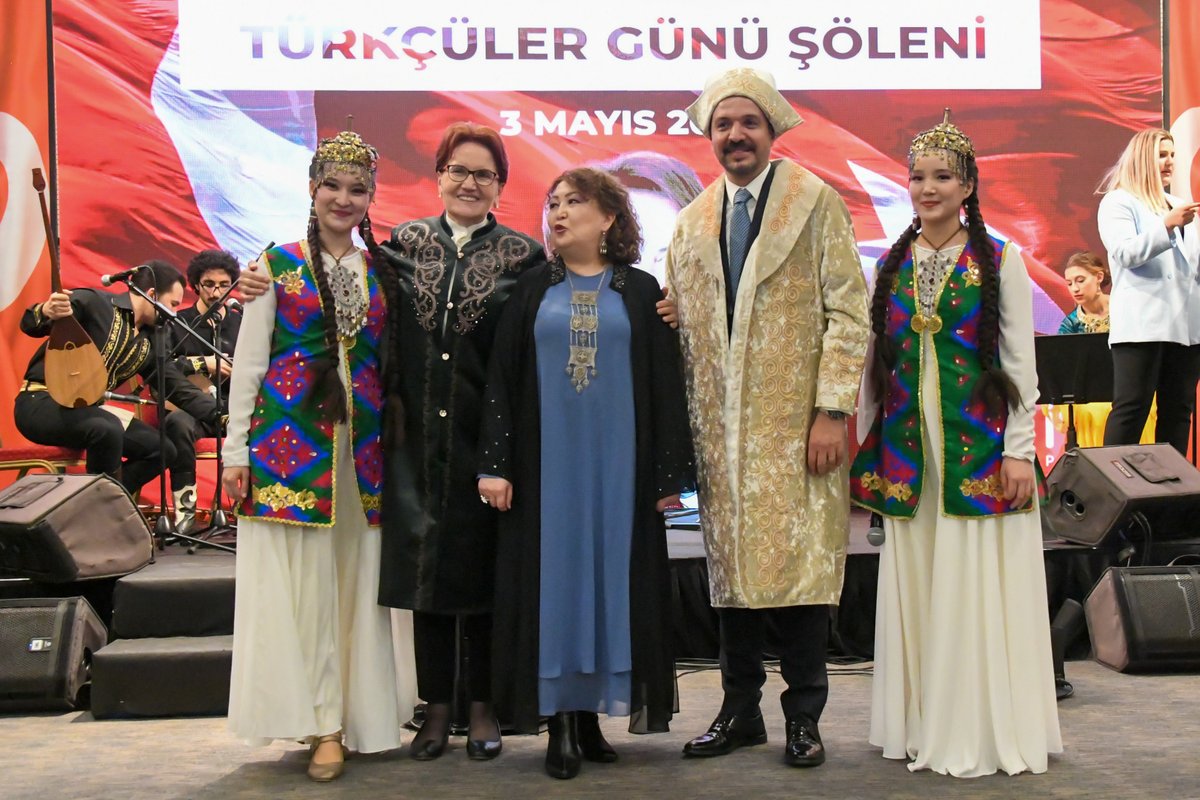 iyiparti's tweet photo. Genel Başkanımız Sayın @meral_aksener,

Parti Sözcümüz ve Ankara 3. Bölge Milletvekili Adayımız Sayın @zorlu77'nun düzenlediği Türkçüler Günü Şöleni'ne katıldı.

Milletimizi her alanda yükseltme idealimizle, tarih yazanların bıraktığı bayrağı gururla taşımaya devam edeceğiz!🇹🇷 https://t.co/NP1BMNrbzT