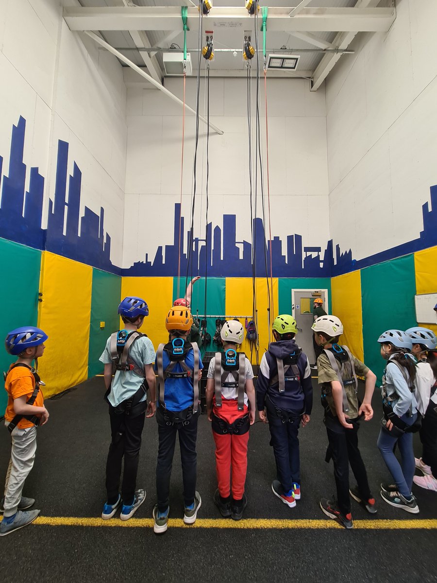StVincentsPr's tweet photo. Year 5 enjoying Day 1 at @RealRobinwood #cratechallenge #trapeze #piranhapool #nightline #faceourfears #collaboration #support #makeadifference https://t.co/kKDtqNAAVN