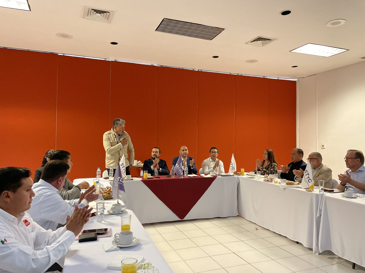 CANACINTRATLX's tweet photo. En el marco de la “Semana Laboral” el Lic. Carlos Alberto Tamayo Chavero, Presidente de CANACINTRA Delegación Tlaxcala participó en la Conferencia "Salarios mínimos e inflación" impartida por el Doctor Luis Felipe Munguía Corella, Presidente de la CONASAMI. https://t.co/3ijvivio4g