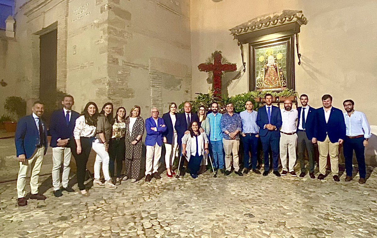 manolo_baron's tweet photo. Celebrando con mis compañeros el Día de la Santa Vera Cruz en #Cauche y #Antequera. Enhorabuena a los vecinos de Villanueva de Cauche y a @AlejandroPasM, al igual que a la Cofradía de @EstudiantesATQ por sus magníficas celebraciones en honor a sus Titulares. https://t.co/yxRJQDLgxF