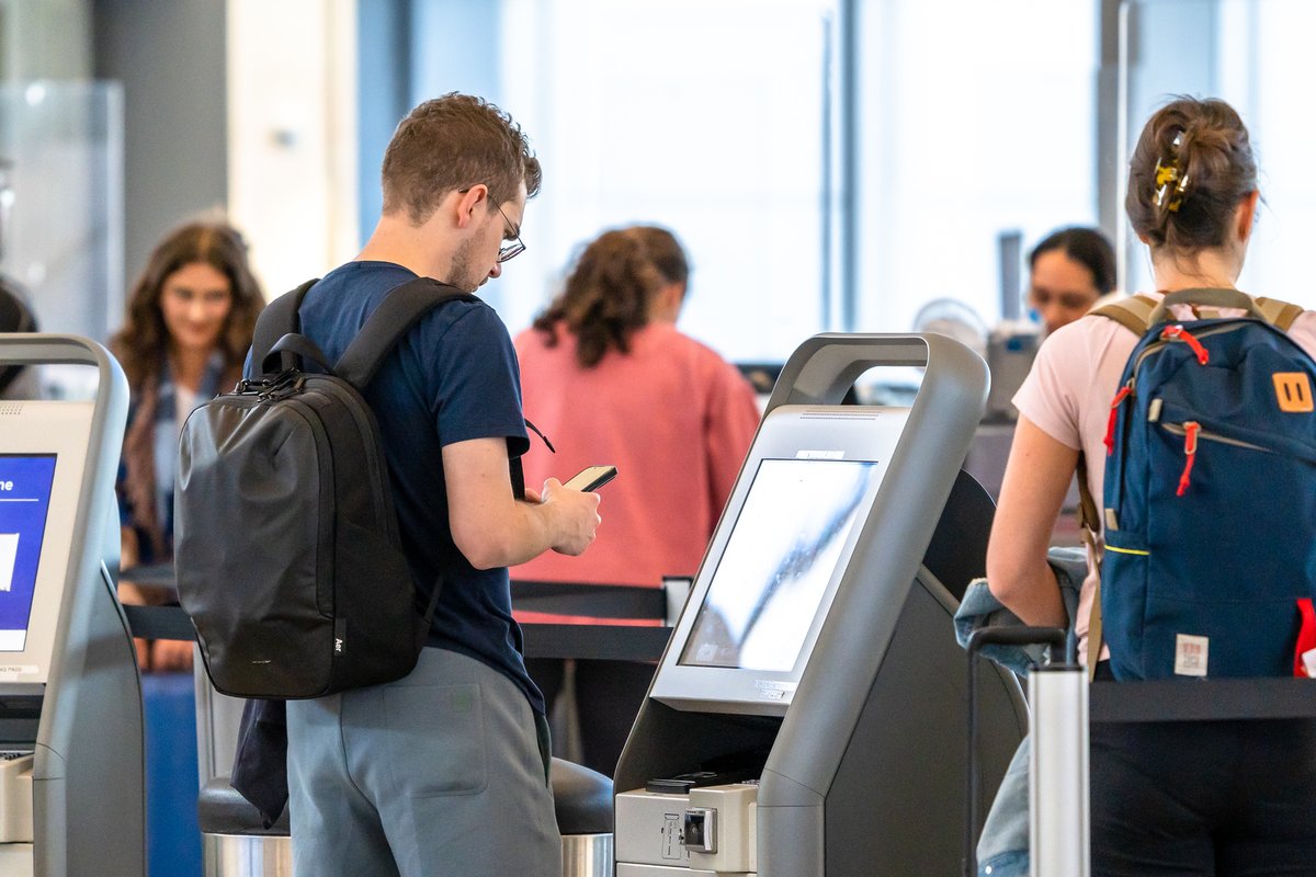 Download your airline’s mobile app. Check your travel documents. Ahead of our busiest summer ever, we made a list of travel tips. Now tell us yours!

➡️ rdu.com/tips-for-simpl…