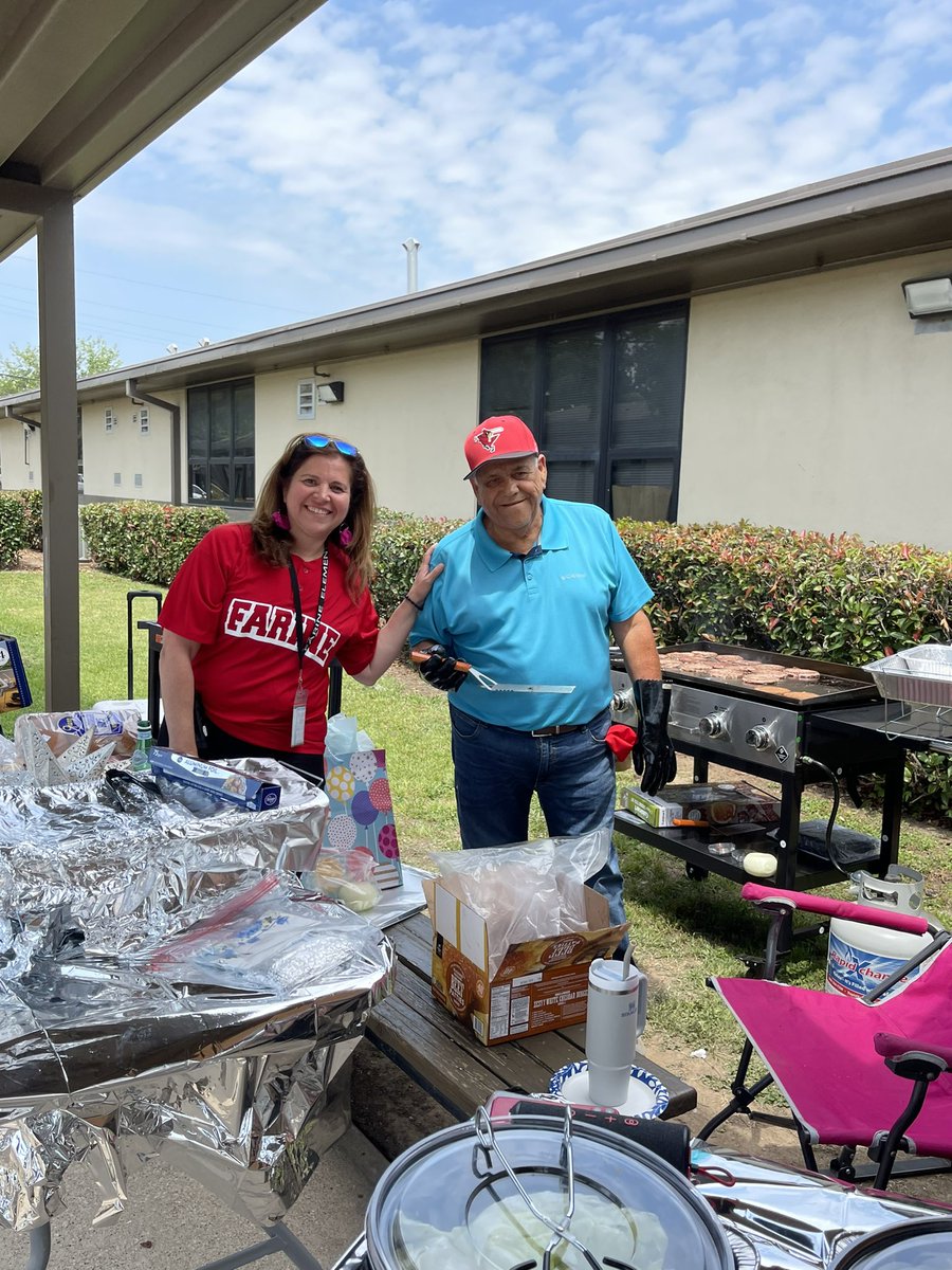 InterventionSVC's tweet photo. @farinefalcons has been celebrating teachers all week and today @ngonzalezperez and her father cooked burgers and hotdogs for all of the staff. Thank you for including our Dyslexia Interventionists @ms_marcyb @neystel2001 https://t.co/2itiZGFscx