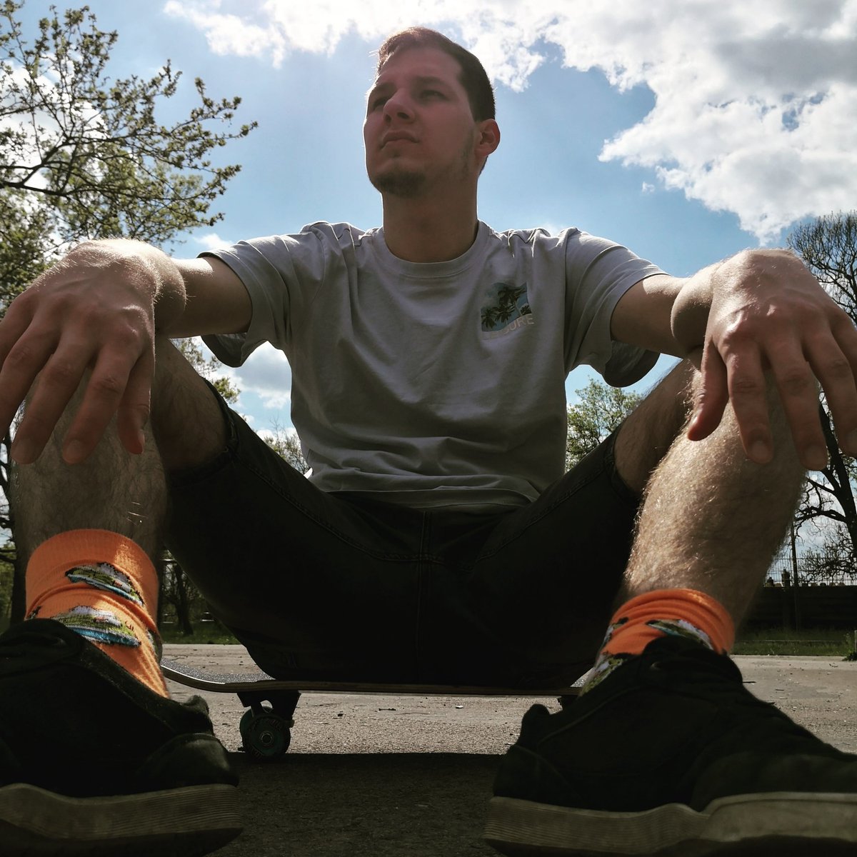qeed97's tweet photo. They see me rollin 🛹 https://t.co/BL2lS535no