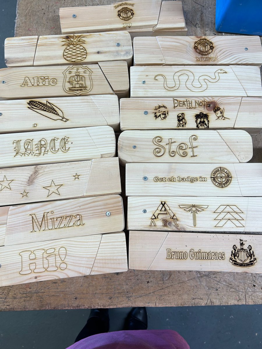 🪛S1 WOODWORK 🪚
The final lesson with 1DW and the opportunity for them to display the personalised pencil cases they have manufactured too!👏🏻🤩 
Amazing work from you all!!  It has been a pleasure teaching you this year 😍 
#Article28 #S1completed ☑️ 
<a href="/HermitageAcTech/">Hermitage Technical</a>