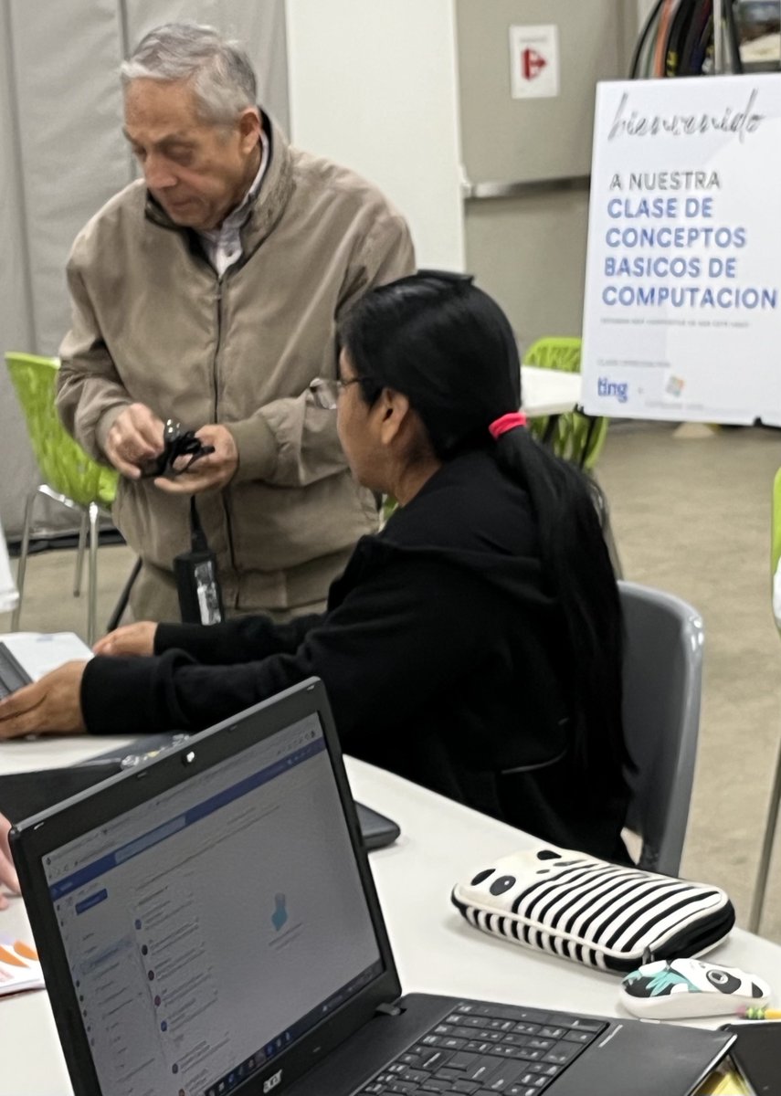 ComputerCORE's tweet photo. Computer CORE holds basic computer skills class in Spanish at Casa Chirilagua in Alexandria and online sponsored by Ting Internet. #tinginternet #aco #spanish #computerskills #conceptosbasicisdecomputacion #digitalinclusion #computerdonations #fpc #casachirilagua #alxcommunity https://t.co/5KfSjymytY
