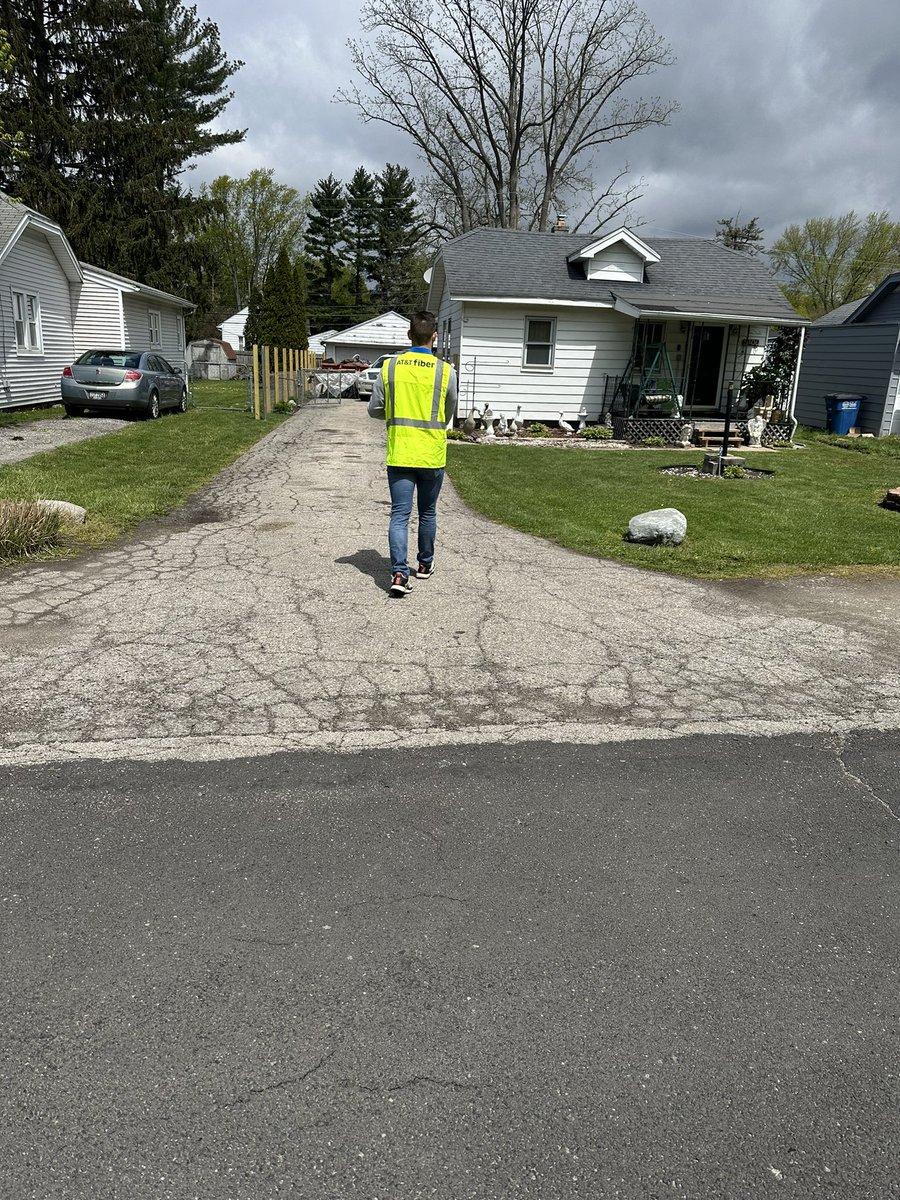 Taking advantage of the nice day and looking for those Fiber opportunities!

#LifeAtATT #OHPA #ATTFiber
