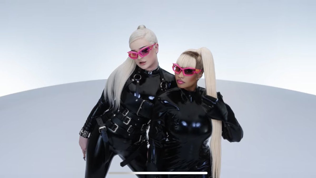 sosochunli's tweet photo. 🔥#AloneMusicVideo 1 million Period >>>$>$$$We continue https://t.co/sk69P9L941