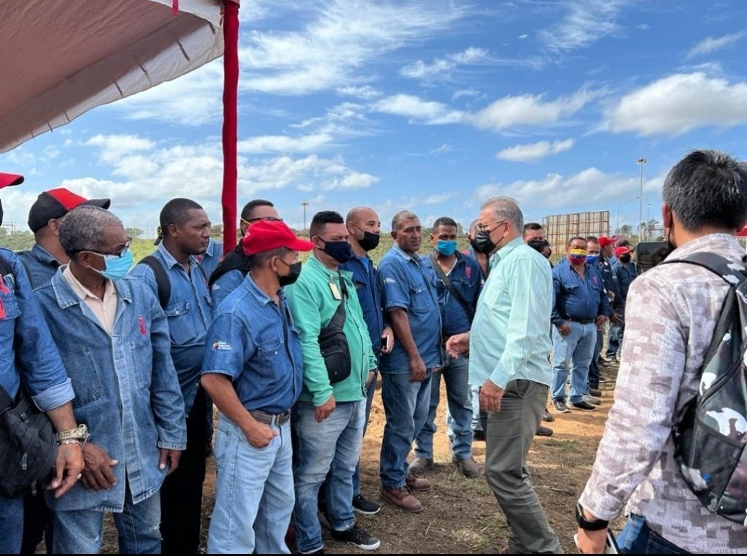 yura122522's tweet photo. Pdte. @NicolasMaduro creemos en usted y en el enorme trabajo que realiza, es hora de hacer justicia y de que nos devuelva a @JAriasPalacio quién creo la esperanza en la Clase Obrera de #Guayana que tanto a sufrido. Retorne la esperanza y escuche a la Clase Obrera de Guayana https://t.co/9ubLB0nx1F