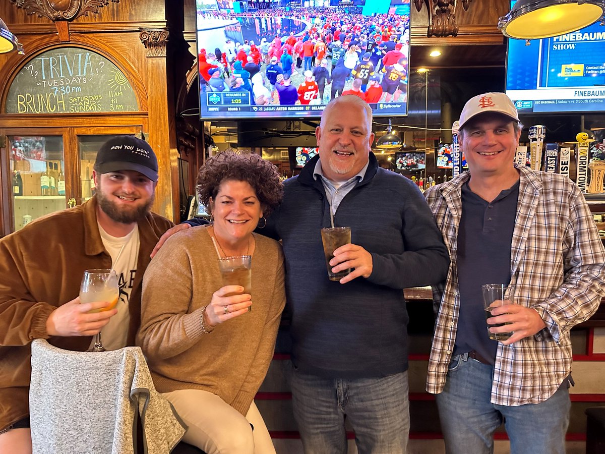 Cheers To Family & Friends!!🥂

Half Off Wings, Happy Hours & Celtics Tonight!

#gatheratladder #meetingspot #pvd #bestguests #cheers #friendsgatherhere #familysocial #ladder133providence