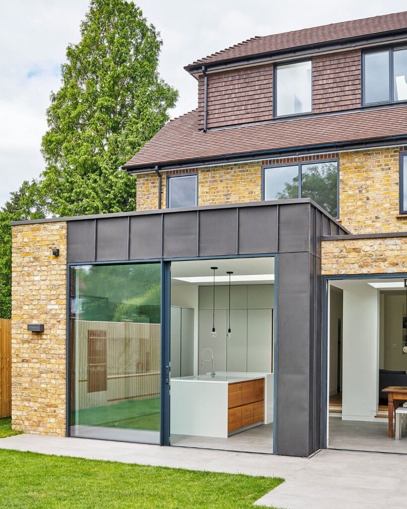 Before and After ✨​​​​​​​​​This 1930'S home in Richmond Upon Thames had great bones but needed life breathing into it. Its new owners tasked us with a complete refurbishment plus an upper floor and rear extension to suit their family life.

The full-… instagr.am/p/CryvUIfp4ys/