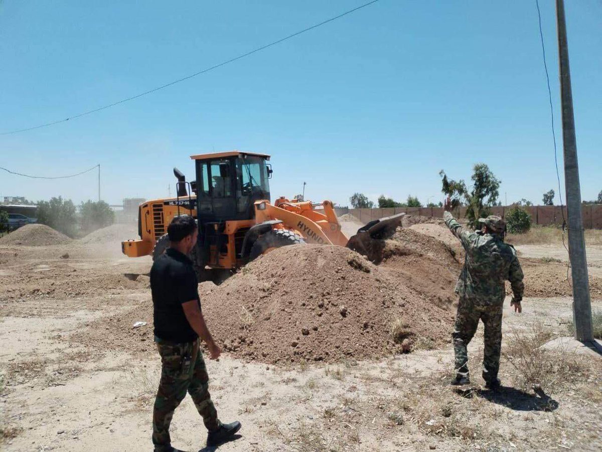 warmediateam's tweet photo. 9th Brigade of the #Popular_Mobilization Begins to #Repair the Main Roads in the District of
Al-Dawr, #SalahAlDin

#War_Media_Team 
#Public_Media_Directorate https://t.co/uOK910jwwb