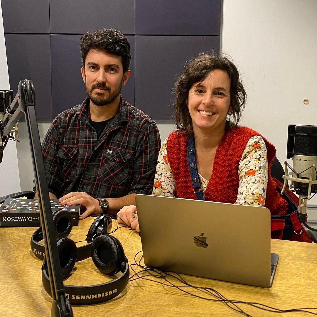 IIBCE's tweet photo. Ayer volvimos a @UNIRadioUdelaR para estrenar la nueva columna de #Ciencia en el programa "Fuga de Radio". 
Participaron Rafael Fort y Rocío Ramírez Paulino.
Hablamos sobre el #ADN, la historia de su descubrimiento y su potencial en la #investigación.🎙️👂🔛https://t.co/UHrbi3zpGW https://t.co/OdzDG0xbNC