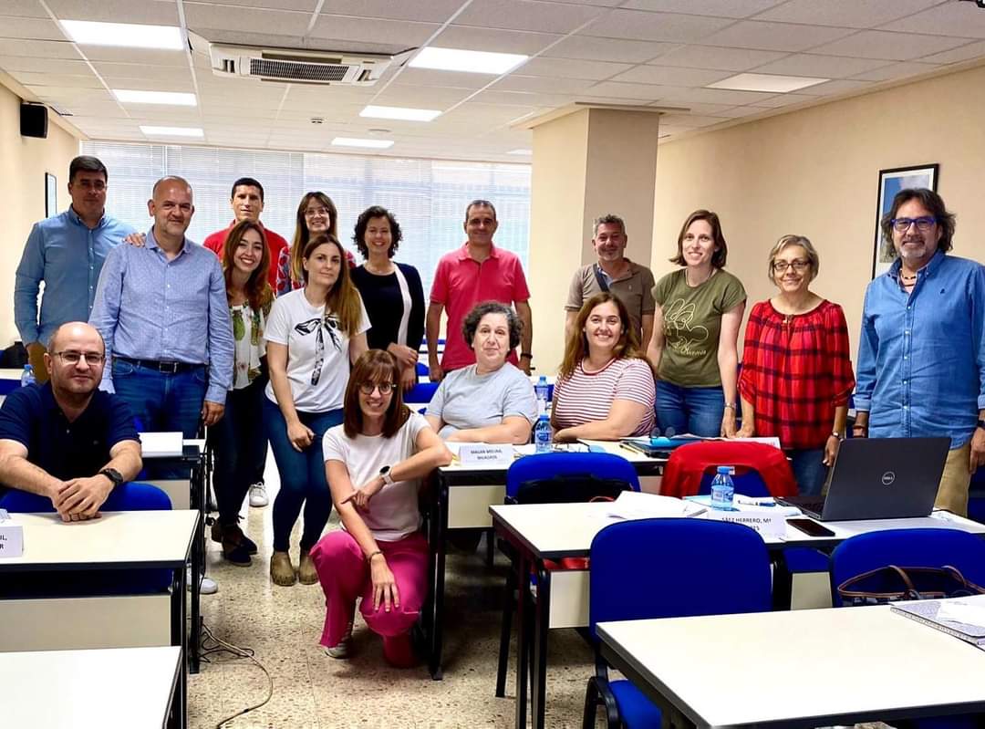 📸 Foto de grupo de la clase de especialización en herramientas Social Media  @dipALCformacion Un auténtico placer el compartir esta jornada y un auténtico honor tener estas dos grandisimas formadoras @clara_soler y @maytevs👩🏼‍🎓👩🏻‍🎓💪💪👏👏👏