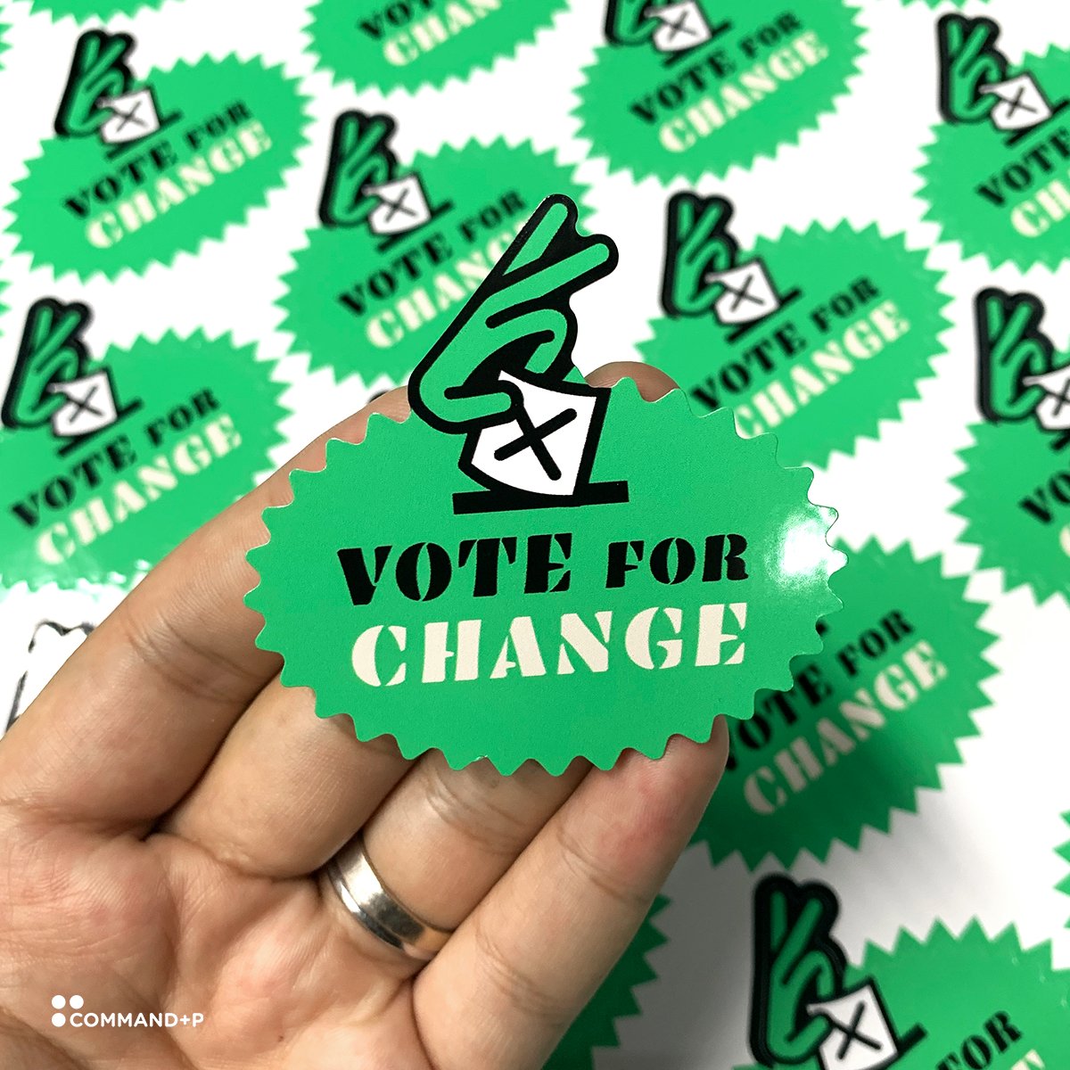 commandpstudio's tweet image. พรุ่งนี้อย่าลืมไปใช้สิทธิเลือกตั้งกันน้าทุกคนนน เราและทีมงานก็จะไปใช้สิทธิเช่นกัน วันนี้เราเลยนำภาพตัวอย่างงานสติกเกอร์ที่เกี่ยวข้องกับการเลือกตั้งครั้งนี้มาให้ชมค่ะ เป็นงาน PVC ผิวเงาพิมพ์ด้วยหมึก Solvent และไดคัทขาดตามรูปทรงค่ะ #commandpstudio #เลือกตั้ง66 #ilaw