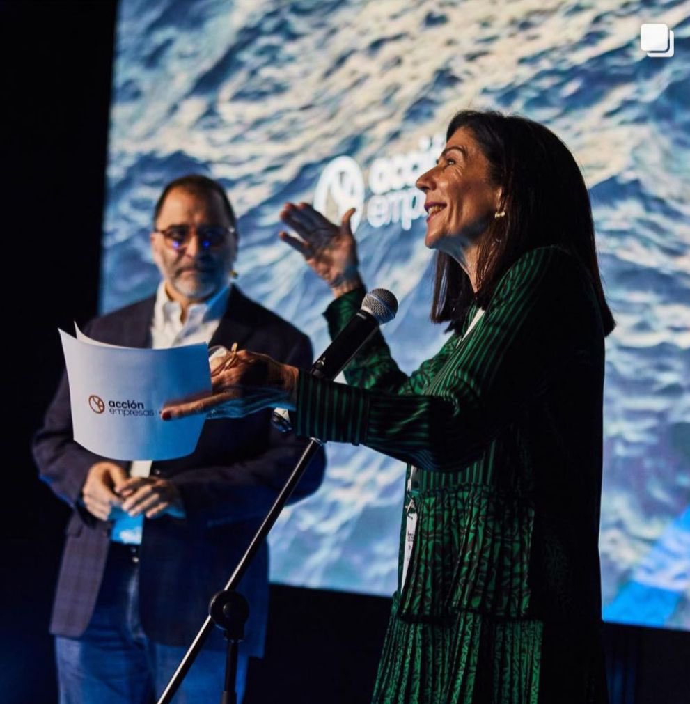 Una gran inspiración de <a href="/lmaldonado/">Leonardo Maldonado</a> para mirar los ecosistemas colaborativos en este momento del planeta. 

Infinitas gracias <a href="/ACCION_Empresas/">Acción Empresas</a> por la invitación a su encuentro anual y felicitaciones a Marcela Bravo por su gestión. youtube.com/watch?v=LOd3Jg…