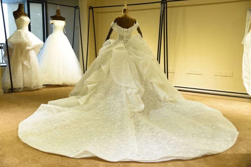 Bridelily Eye-catching Lace-up Tulle Ball Gown Wedding Dress dlvr.it/SnTxc9