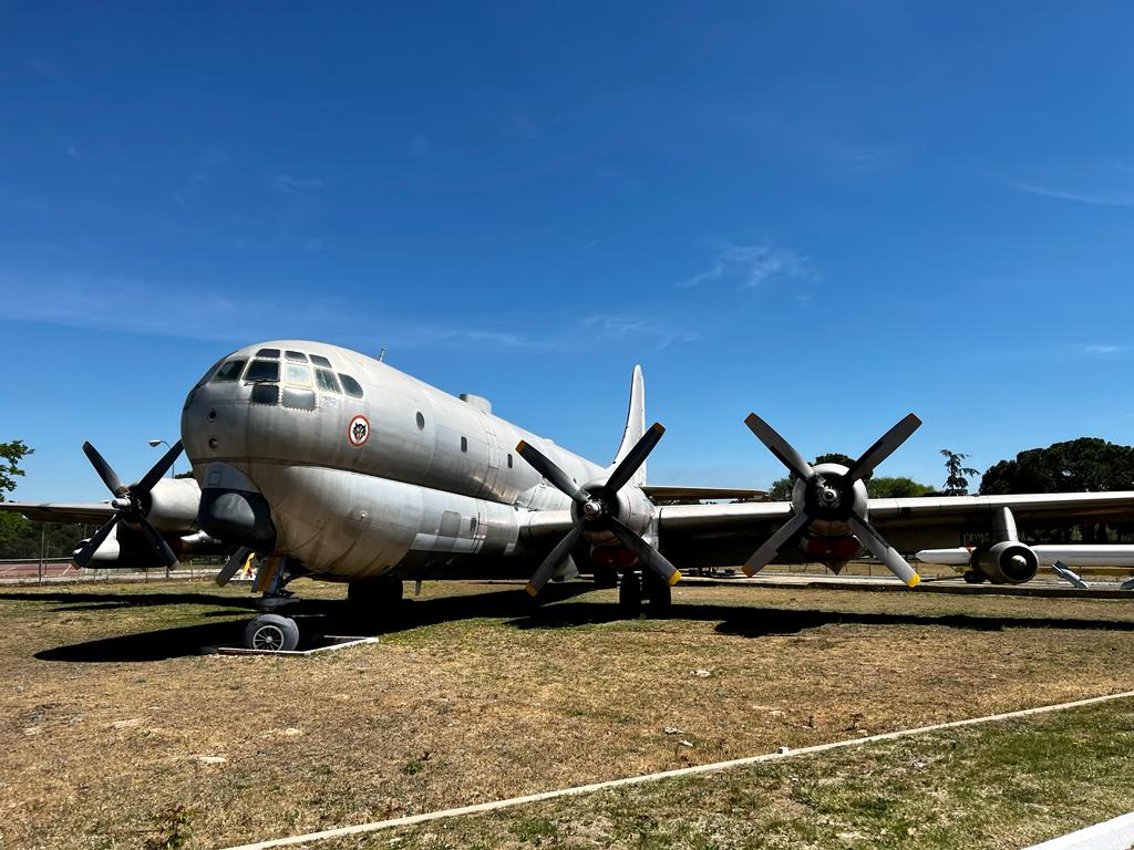 IESElCarrascal's tweet image. El pasado 18 de abril, quince alumnos de 2º de Bachillerato viajaron a las instalaciones del Museo del Aire y del Espacio de Madrid, situado en la Base Aérea de Cuatro Vientos, para participar en la VI edición del concurso escolar ‘Vuela con tu Historia’.