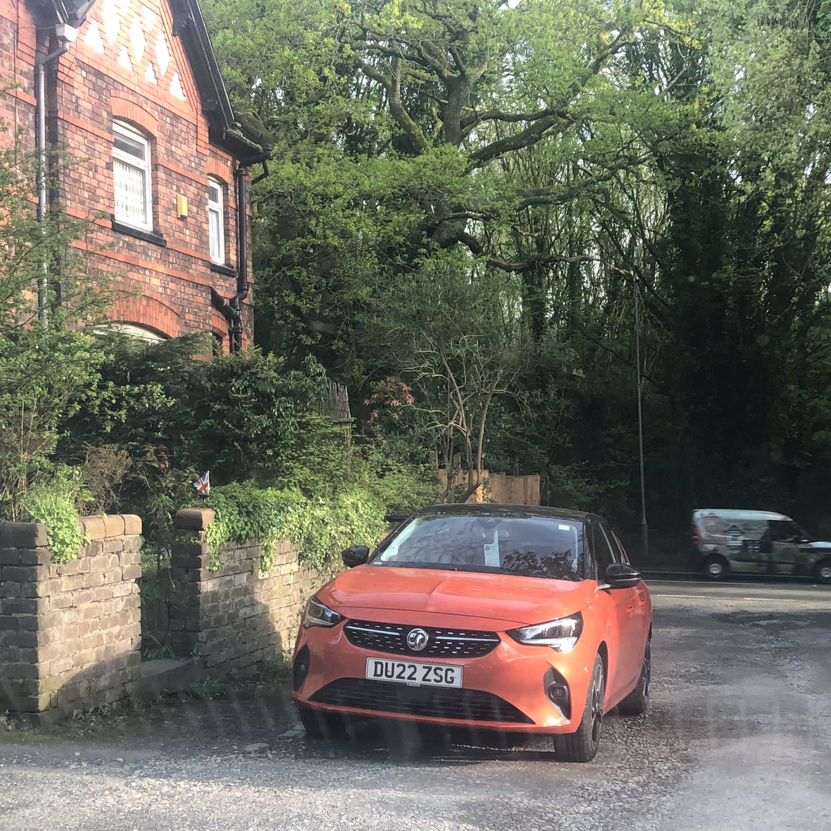 MelParr42's tweet photo. @Enterprise very disappointed with your customer service. Rental car parked outside my house all day - left by enterprise employee and blocking access to my home and also restricting access to my driveway. 
Response from @Enterprise - nothing we can do get the police! https://t.co/YykxXU2buY