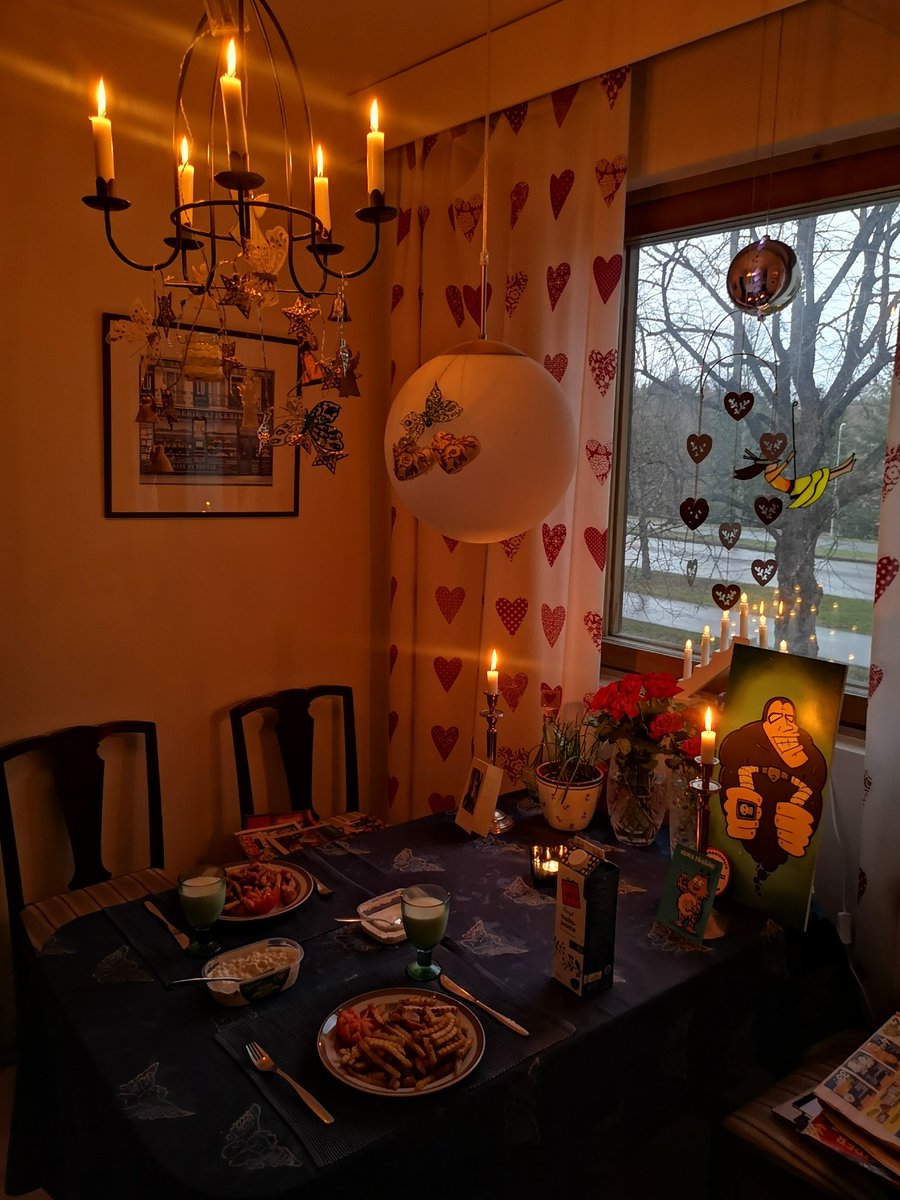 JuhaTenhonen's tweet photo. Alkuillast mie kuojotin pari tuntii sängys ja sit #laiskaisi #äijäillallinen #makkaraperunat #mape #hk #kabanossi #juusto #mummon #ranskalaiset #ranut #ravintolakreetaadria #tzatziki #Forssan #perunasalaatti #tomaattikukka #suomalainen #tomaatti #maire #maito #punalappusii https://t.co/xSUcN63S7u