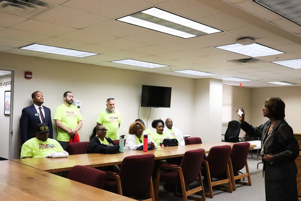 myAEA's tweet photo. Today, Education Support Professionals (ESPs) from across Alabama visited the Statehouse to speak with lawmakers about the importance of fair pay. The time is NOW for ESPs to have a fair and livable wage. #rESPect #myAEA #weloveourESPs https://t.co/wqwOeJ0QKs