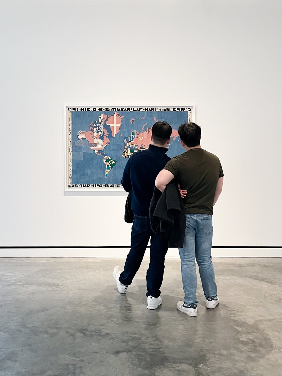 magazzino's tweet image. Looking at a map has never been so fascinating 🌍🗺️

#AlighieroBoetti began to produce his famous ‘#Mappe’ (Maps) series in 1971 after his first trip to Afghanistan. Struck by embroidery work he saw in Kabul, he outsourced the execution of the series to local women.
