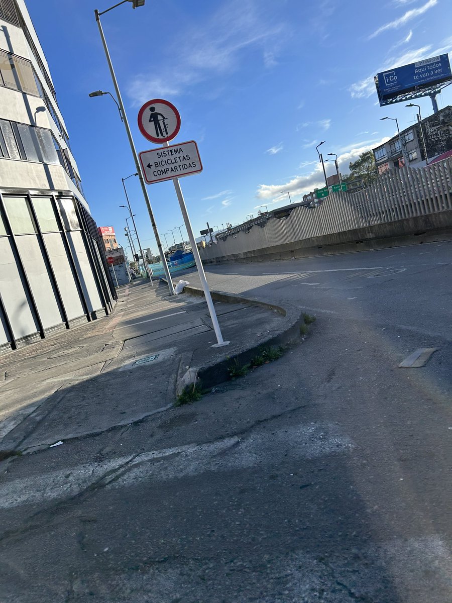 ¿Alguien me puede explicar este cierre de la Av. Caracas con 78?
<a href="/SectorMovilidad/">Movilidad Bogotá</a>