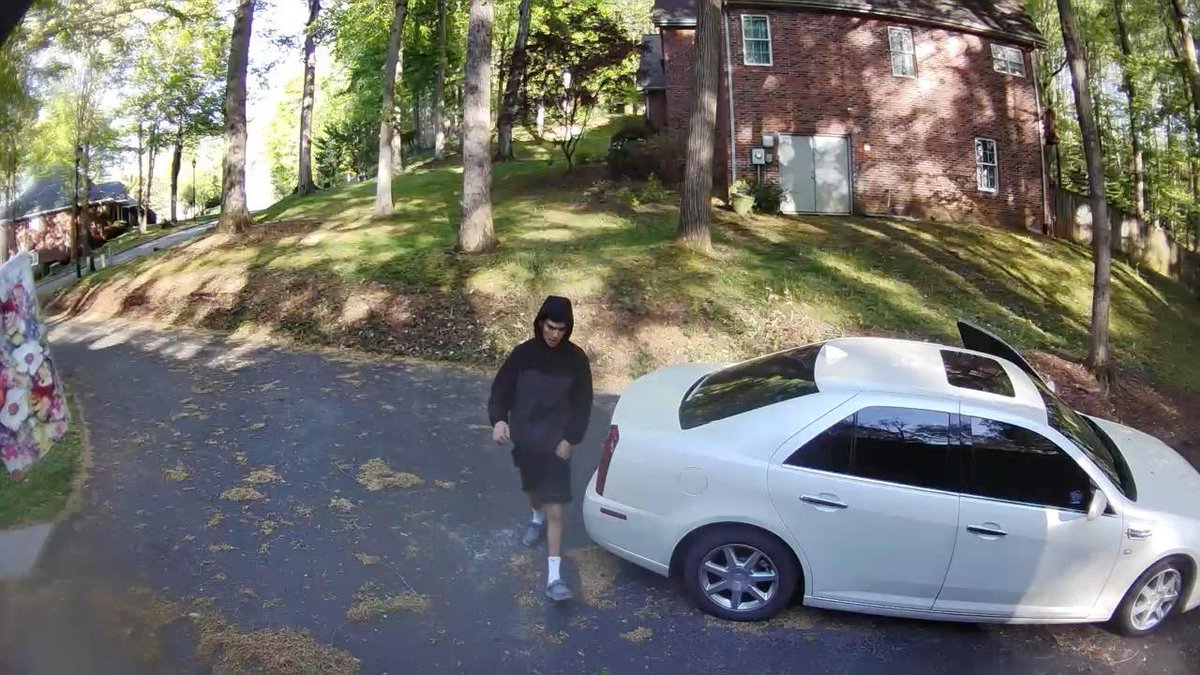 spunkyvt's tweet photo. @scannerfood This guy pulled up and stole pressure washer. https://t.co/KqICbSdhZP