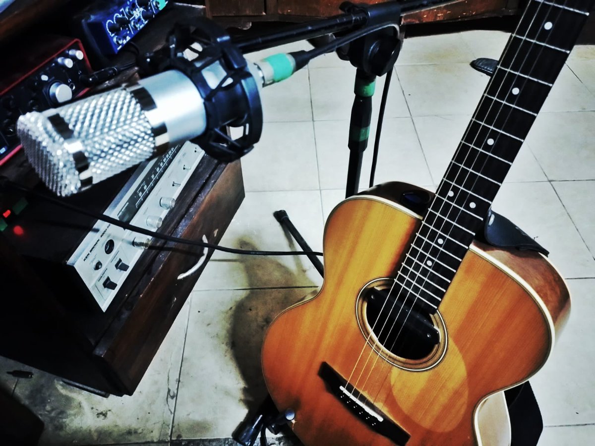 ManuCabanay's tweet photo. En vísperas de nuevas cosas siempre comenzar por lo más simple.
Que cuentan?

 #manucabanay #música #musiclife #music #guitar #guitarra https://t.co/JObwoMMxgX