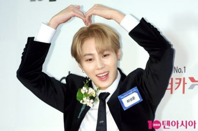 ♻[TEN차트]♻
하성운, 환경 보호 활동을 함께 하고 싶은 남자 가수 1위

4월 24일부터 4월 30일까지 탑텐 텐아시아 홈페이지를 통해 '환경 보호 활동을 함께 하고 싶은 남자 가수는?'이라는 주제로 설문을 진행했다.

tenasia.hankyung.com/topic/article/…

#하성운 #하늘 #텐차트 #환경 #봉사활동 #1위 #기사