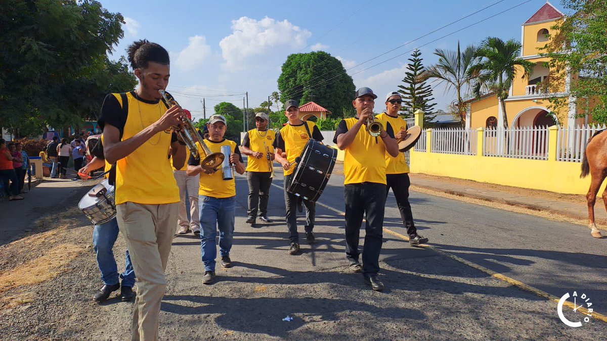 🎉#FiestasPatronales2023 En el Municipio del Coral, #Chontales las Autoridades Municipales realizaron el pintoresco y original 'Desfile Hípico Infantil" 🐴🤠👧🏻👦🏼, donde las niñas y niños montaron sus hermosos corceles 🏇🏻 acompañados de sus padres de familia...
