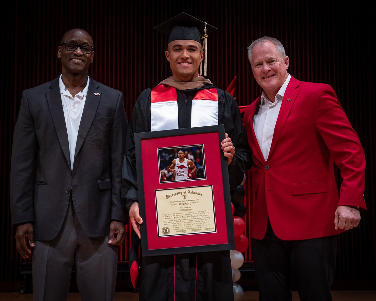 HunterYurachek's tweet photo. A special night as we honor our @ArkRazorbacks Spring 2023 Graduates. Earning a degree is still very important to student-athletes and their families. #GraduateAsOneRazorback https://t.co/oN4YP3DAwG