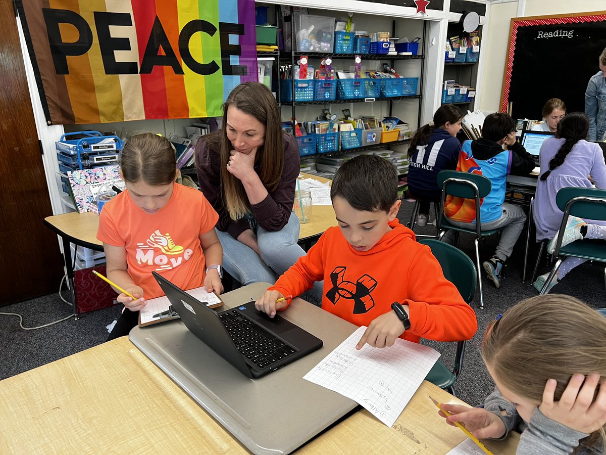 sheehan_ps's tweet photo. 3rd graders hone their math, digital, collaborative and problem solving skills while budgeting the Comer Family trip! #creatingopportunity @westwood_ps https://t.co/7BArgylISf