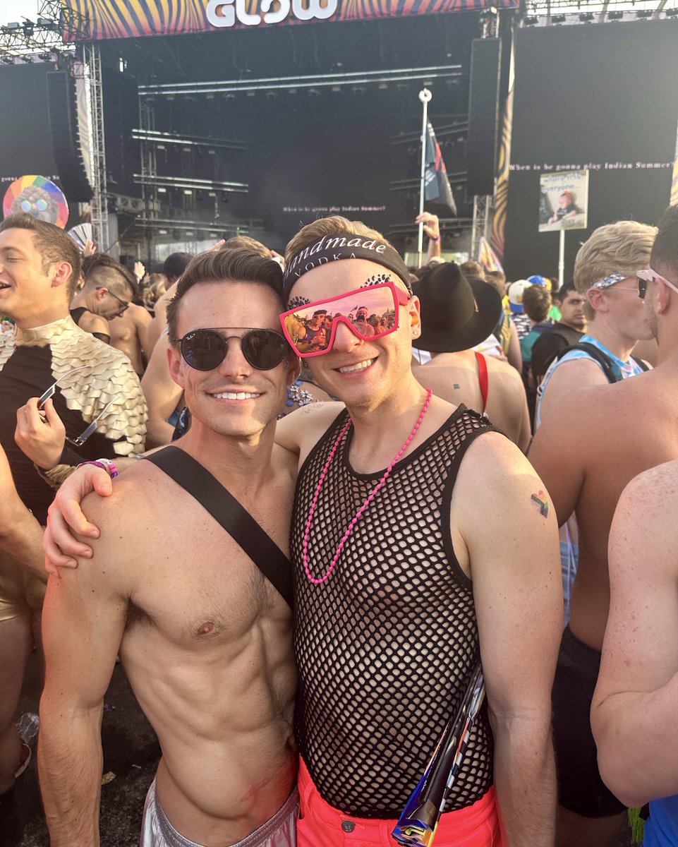 Lukasm355's tweet image. Take bestie &amp;amp; me back 😭 #ProjectGLOW