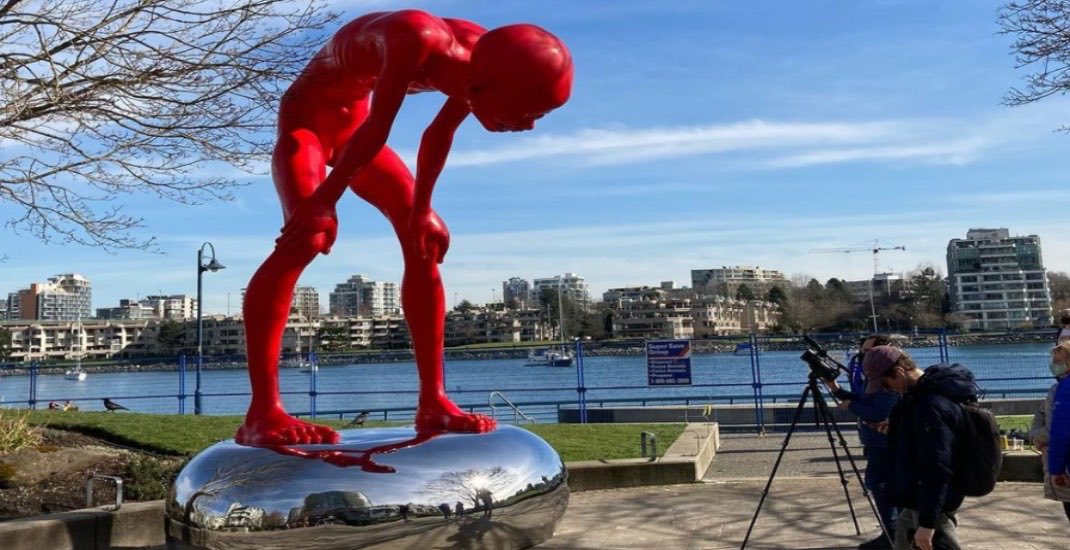 #vanre @Ceeceefenton And, it’s gone….👋”’Time to say goodbye!’: This massive sculpture is leaving Yaletown. The Proud Youth. Love it or hate it, the massive red sculpture in Vancouver’s Yaletown neighbourhood will soon be no more.” dailyhive.com/vancouver/yale…