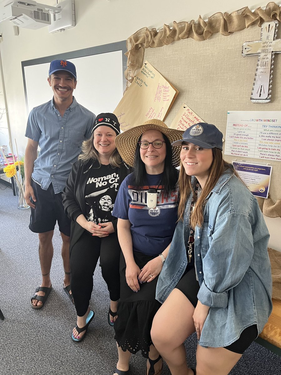 StCatherineECSD's tweet photo. Today was Hats on for Mental Health Day!! We loved seeing all the awesome hats worn today!! 🧢👒🎩 #hatsonformentalhealth #mentalhealthawareness #mentalhealthmatters https://t.co/SKmiWGHGg6