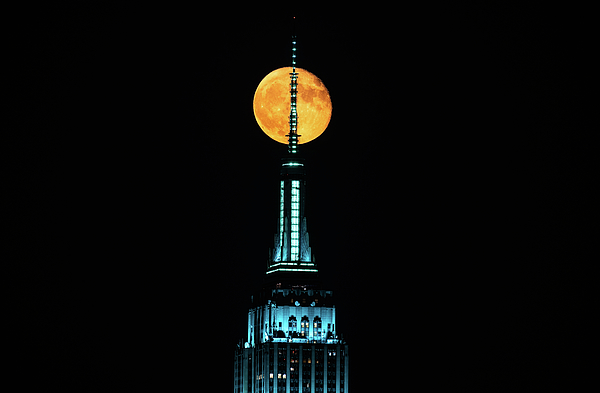 capturedthispro's tweet photo. New artwork for sale! - "Moon rise and the spire of the Empire State Building" - https://t.co/29xh6rhfB8 @shoppixels https://t.co/cTwokIynFt