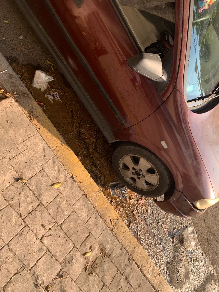 marylupix's tweet photo. @mauriciotabe ¿Más limpia? y esots dejando sus residuos en las coladeras de la colonia!!!! Y nadie viene a limpiar!!!! el problema sanitario que puede existir!!
¡¡Amado nervo esquina con circuito!! https://t.co/Ubs1FmT8fQ