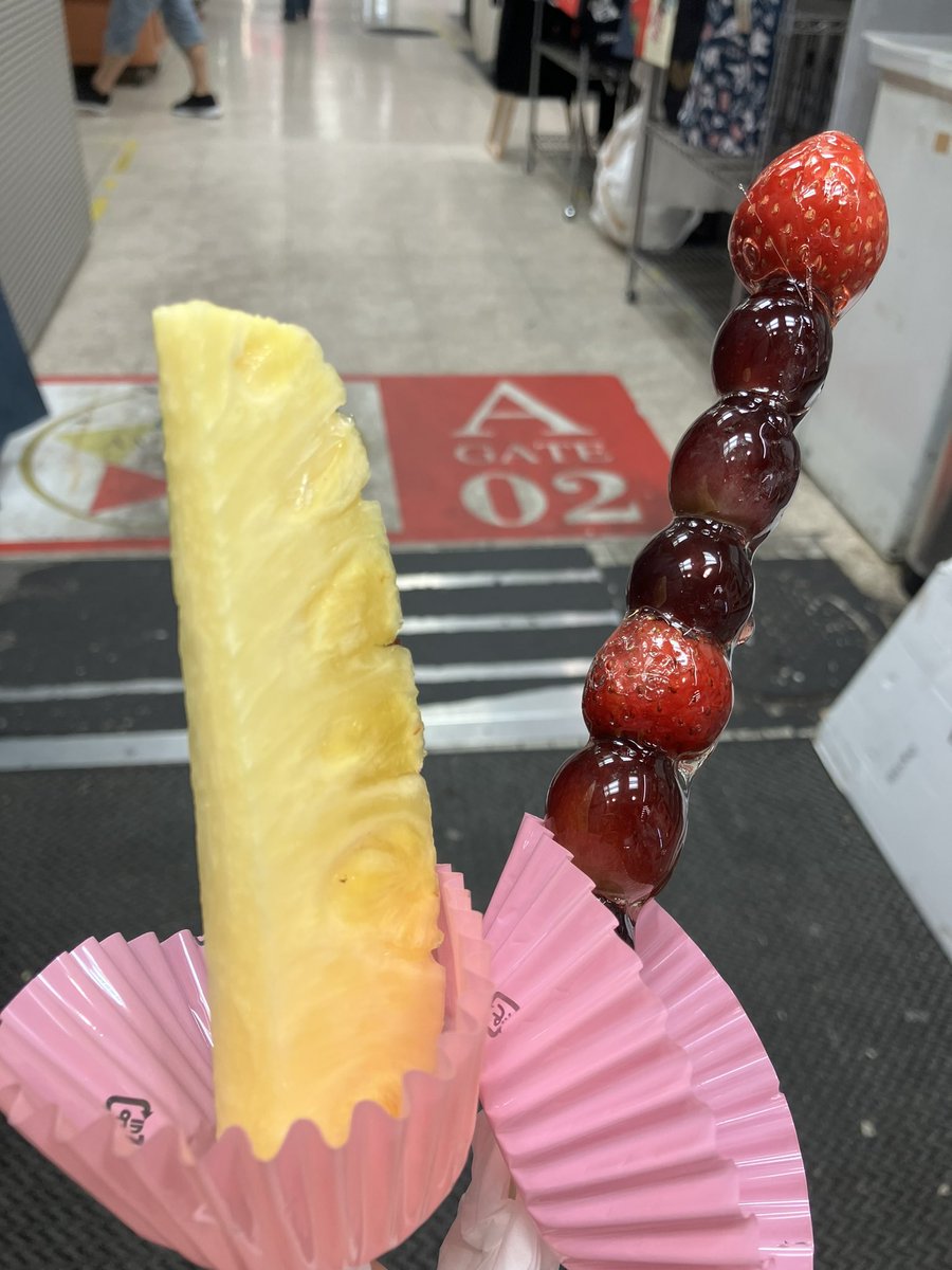 satoko05261429's tweet photo. 外国からの観光客が多かっだけど色々食べ歩き出来てやっぱアメ横はサイコー。小籠包を店先でサクッと食べられたり。公園に行けば科博も音声ガイドでいける。特にアメ横でここデザートお店は親切でおすすめ✨
#Berrymoon https://t.co/63YMhL3Agh