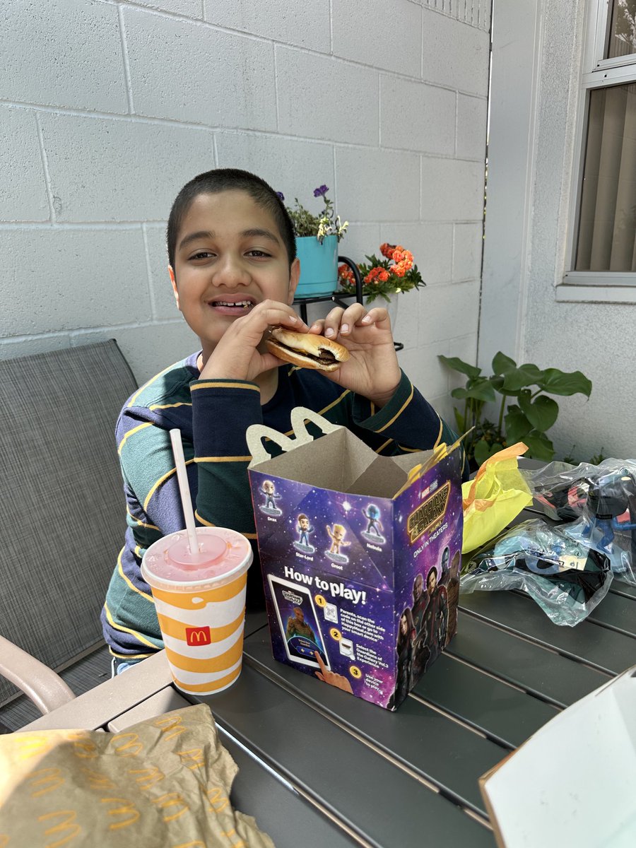 UnsworthPrinc's tweet photo. McDonald’s for lunch on our Peace Patio! These boys LOVE lunchtime dates! #PBISRewards https://t.co/CFjoKmgbtD
