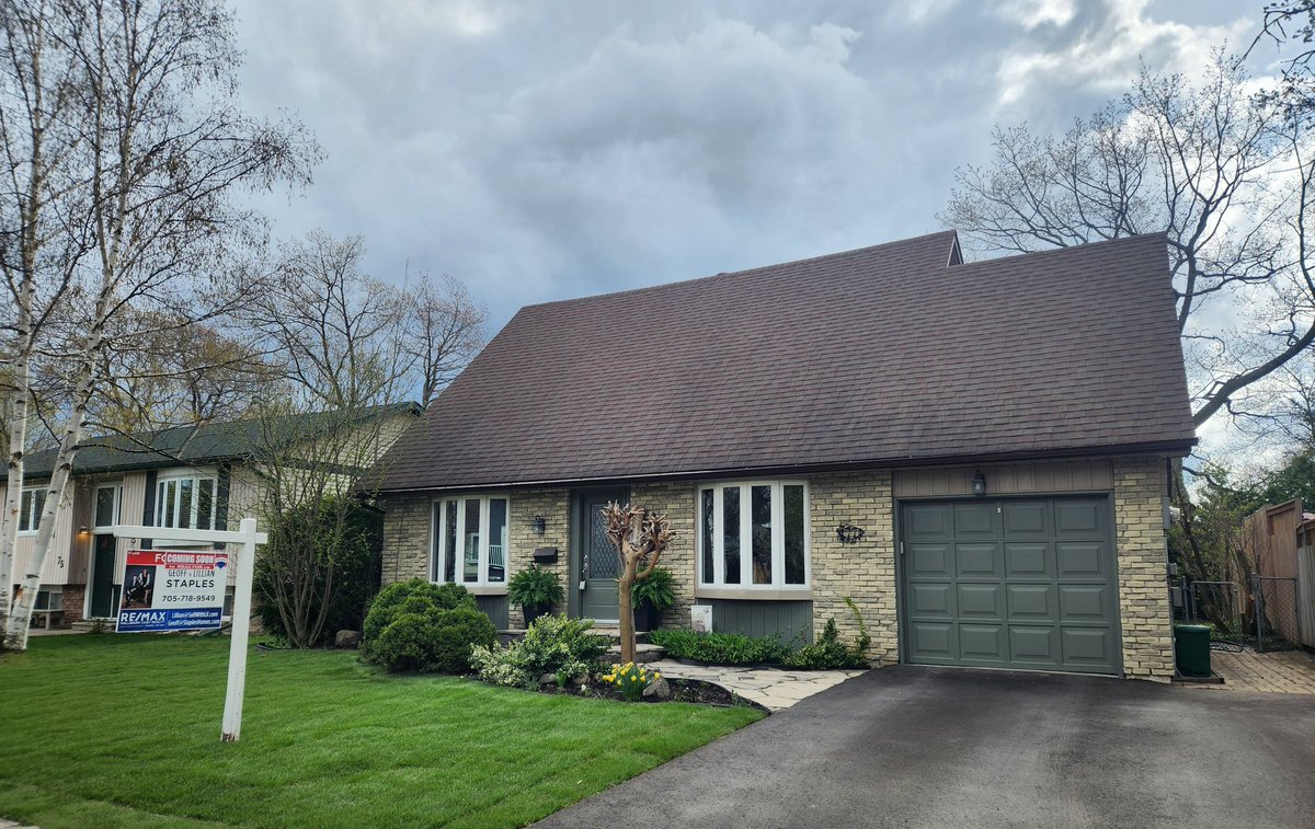 StaplesLillian's tweet photo. NEW LISTING! $800,000.
77 Oren Blvd. Barrie On. 

3+1 bedroom, 3 bathroom immaculate two storey home in a mature tree-lined neighbourhood. Check ot out!
https://t.co/yKZmP3QjvH https://t.co/8cKolP37nN
